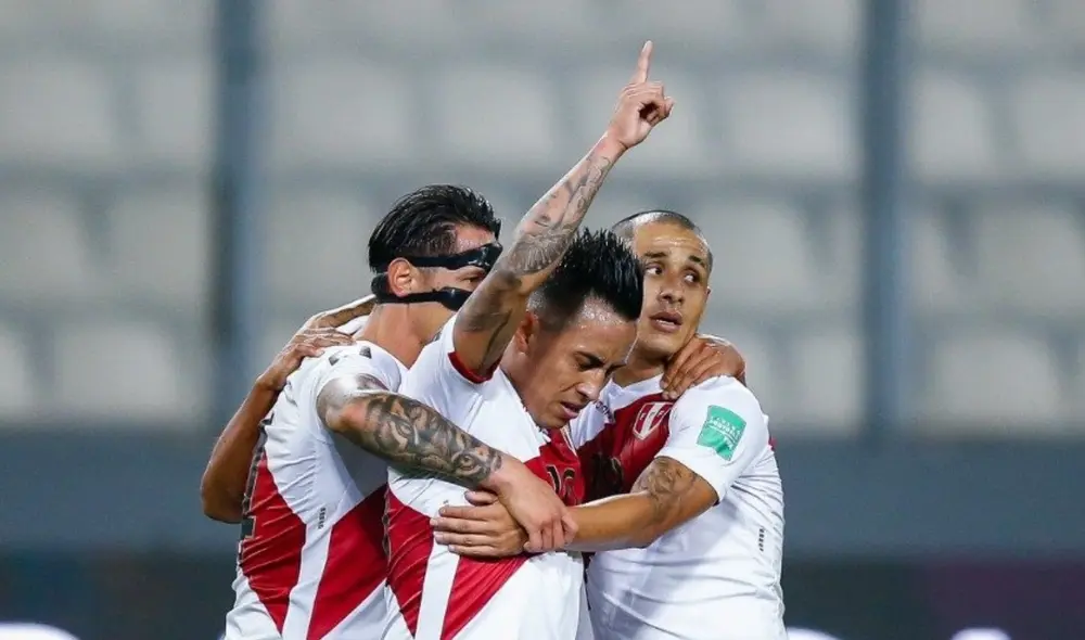 Cueva fue la figura del partido y marcó el gol de la victoria. Foto: Composición EFE Cueva fue la figura del partido y marcó el gol de la victoria. Foto: Composición EFE