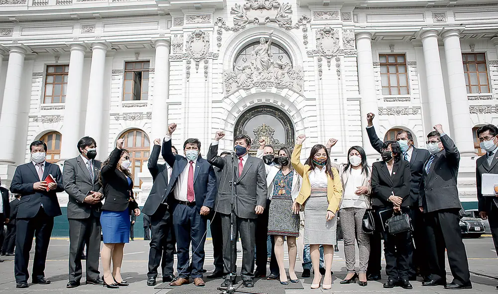 Conflicto. La bancada de Perú Libre presentó antes una moción de censura contra Alva, pero retrocedieron días antes de que Guido Bellido pida la investidura. Ahora van por el segundo intento. Foto: difusión Conflicto. La bancada de Perú Libre presentó antes una moción de censura contra Alva, pero retrocedieron días antes de que Guido Bellido pida la investidura. Ahora van por el segundo intento. Foto: difusión