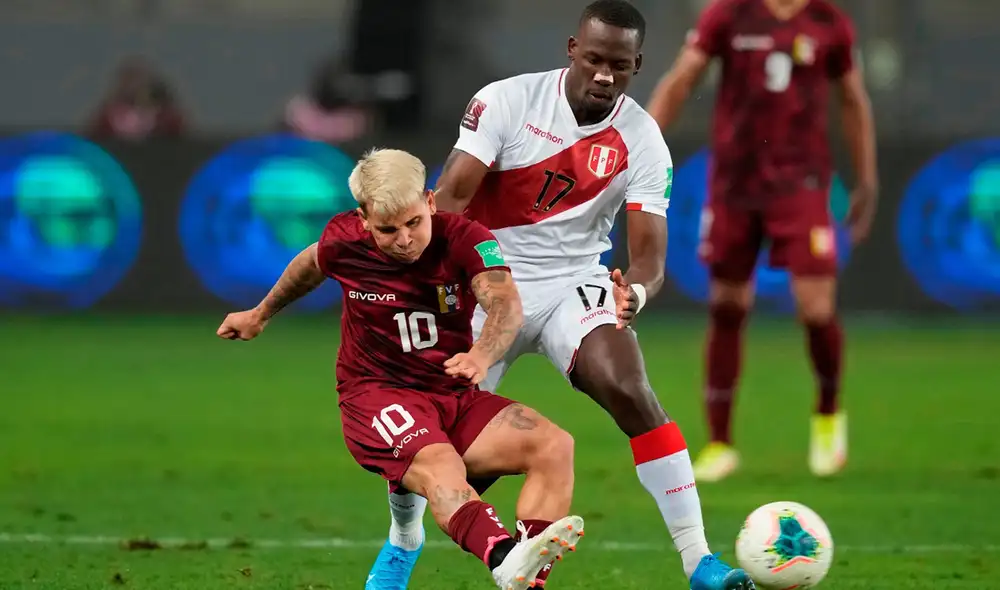 Luis Advíncula ha jugado todos los partidos de Perú en estas eliminatorias. Foto: EFE