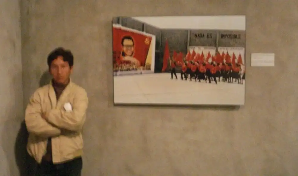 La fotografía junto con el cuadro de Abimael Guzmán estaba publicada en la cuenta de Facebook del propio Guido Bellido. Foto: Facebook / Guido Bellido