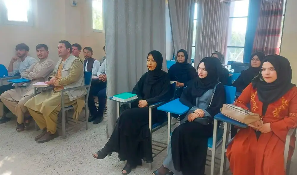 Las fotografías tomadas en una universidad de Kabul confirman la promesa de los talibanes de permitir que las mujeres continúen estudiando. Foto: difusión Las fotografías tomadas en una universidad de Kabul confirman la promesa de los talibanes de permitir que las mujeres continúen estudiando. Foto: difusión