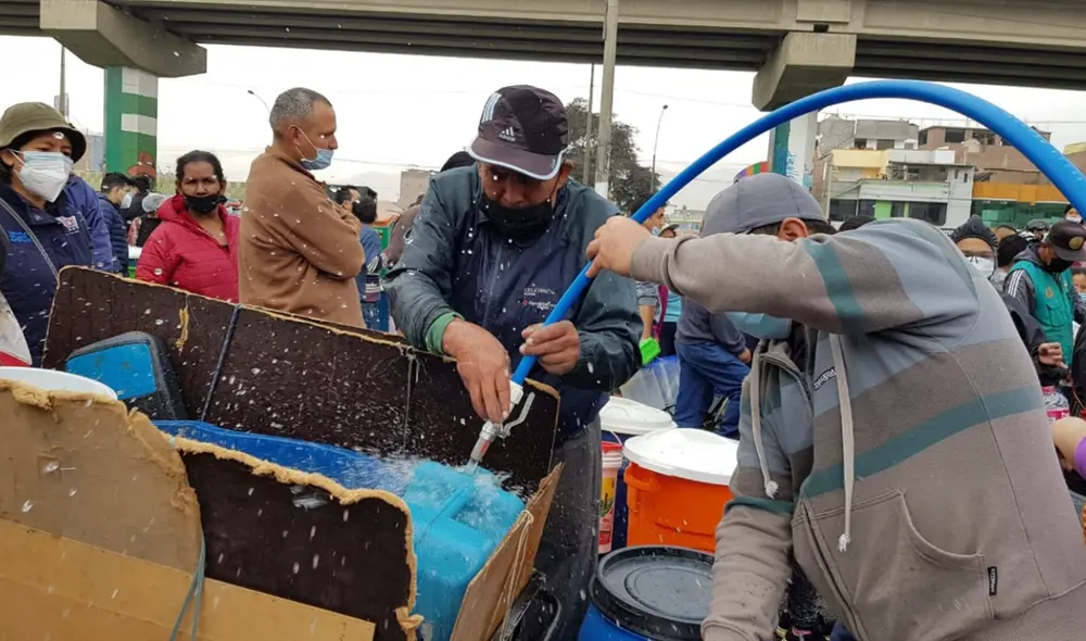 Sedapal habilitó 70 puntos de distribución gratuita de agua para vecinos de SJL. Foto: URPI-LR