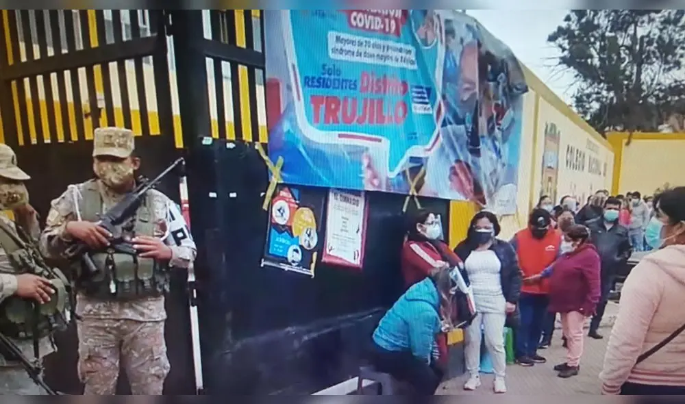 Con altercados se inició la vacunación para mayores de 35 años. Foto: captura Exitosa Trujillo Con altercados se inició la vacunación para mayores de 35 años. Foto: captura Exitosa Trujillo