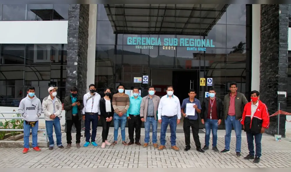 Pobladores y alcalde de Chimbán gestionaron la construcción de la carretera a su distrito. Foto: Gerencia Subregional de Chota