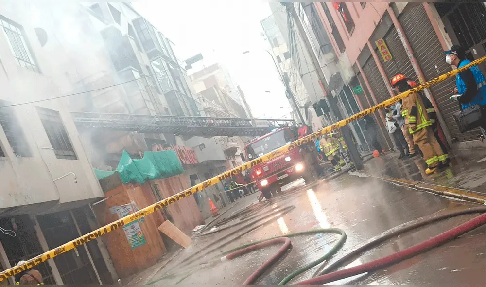 Incendio se produjo en el Centro de Lima. Foto: Jessica Merino - URPI / LR