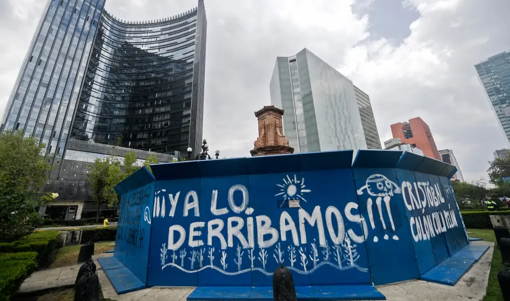 La estatua de Colón en Ciudad de México fue removida en octubre de 2020 para evitar que la destrocen. Foto: AFP