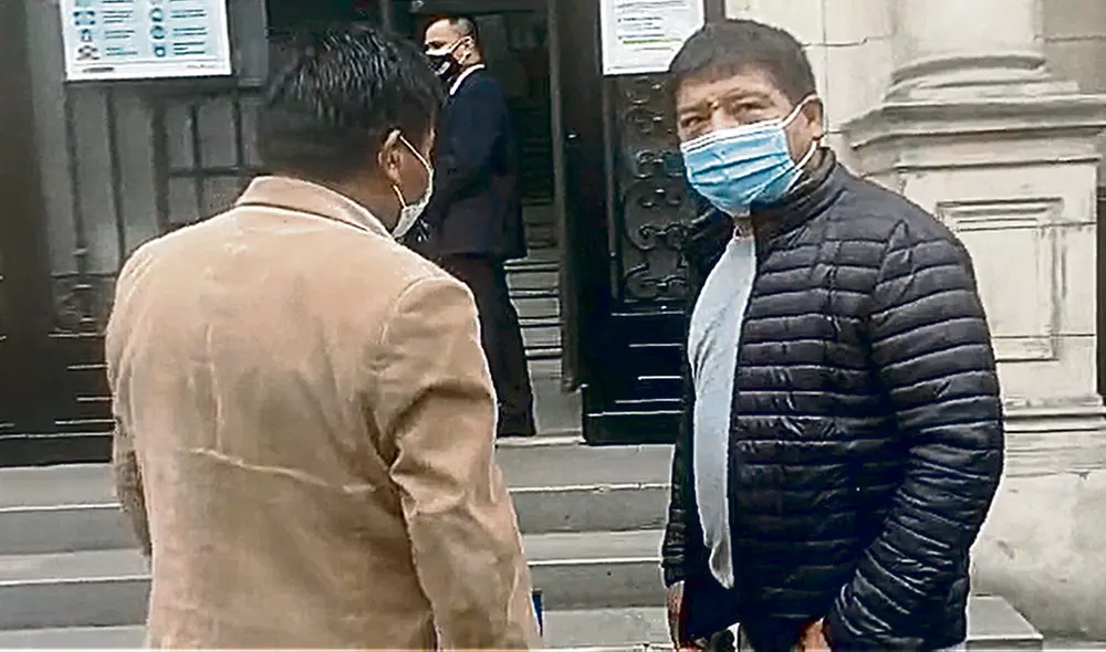Camuflado. César Tito Rojas ingresó a la PCM como parte de una delegación de Puno para denunciar actos de malversación. Foto: difusión Camuflado. César Tito Rojas ingresó a la PCM como parte de una delegación de Puno para denunciar actos de malversación. Foto: difusión