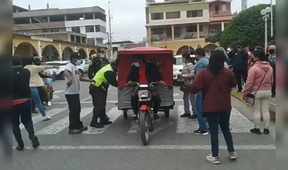 Transeúntes subieron a la víctima a un mototaxi y lo trasladaron al hospital. Foto: captura de La Ribereña Guadalupe