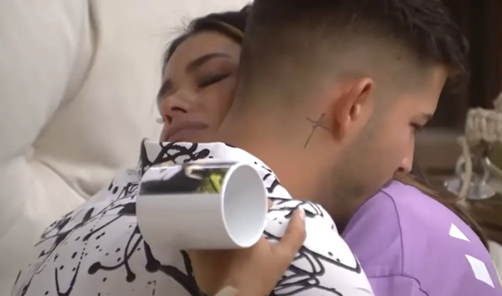 Reiner Izquierdo le llevó un regalo a Shirley e hizo que rompa en llanto. Foto: captura de YouTube Reiner Izquierdo le llevó un regalo a Shirley e hizo que rompa en llanto. Foto: captura de YouTube