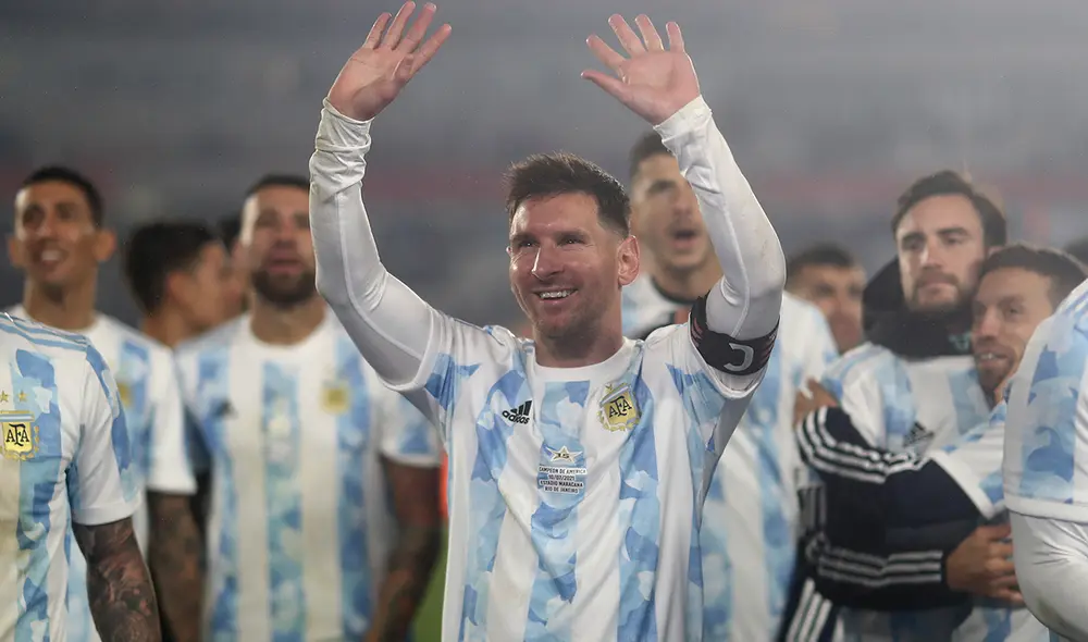 Lionel Messi celebró el título de la Copa América 2021 luego del triunfo ante Bolivia. Foto: AFP