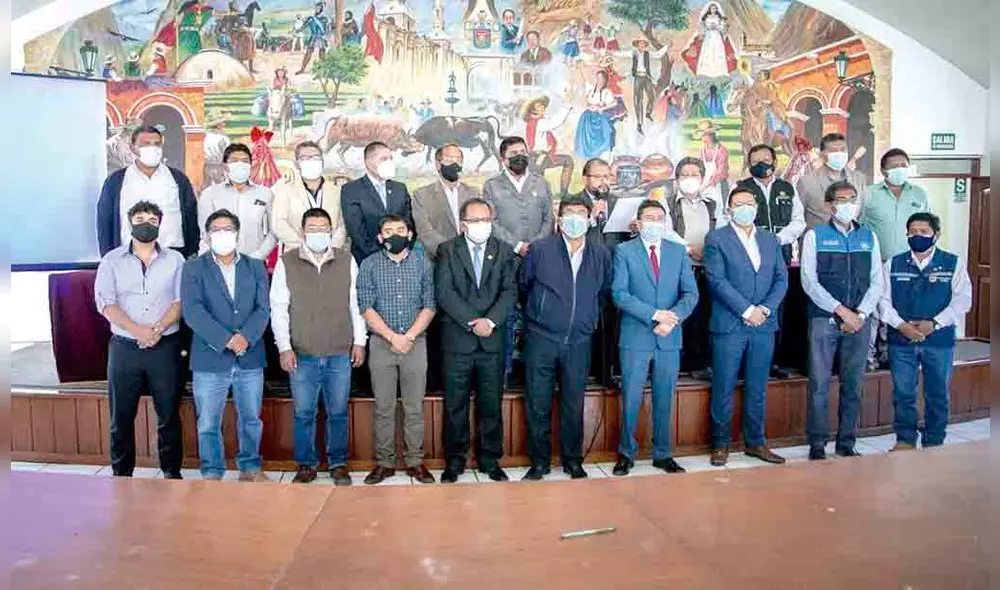 INSISTIRÁN. Alcalde Omar Candia anunció que delegación de burgomaestres viajarán a Lima.