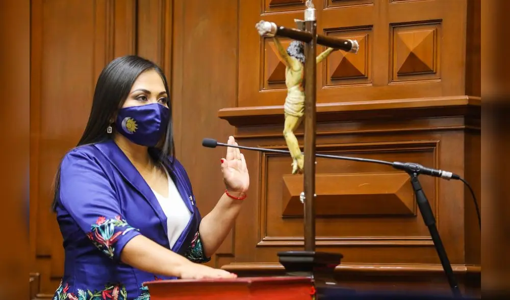 Pedido. Castillo debe cambiar a ministros polémicos, afirma. Foto: Facebook / Heidy Juárez Pedido. Castillo debe cambiar a ministros polémicos, afirma. Foto: Facebook / Heidy Juárez