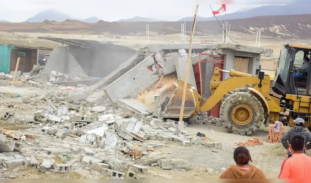 Con maquinaria pesada se destruyó viviendas levantadas en terrenos de Chinecas. Foto: Gobierno Regional de Áncash