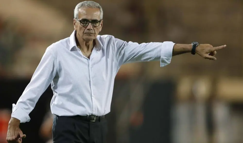 Gregorio Pérez volvió a Universitario tras más de un año. Su último partido fue en un clásico ante Alianza Lima. Foto: EFE