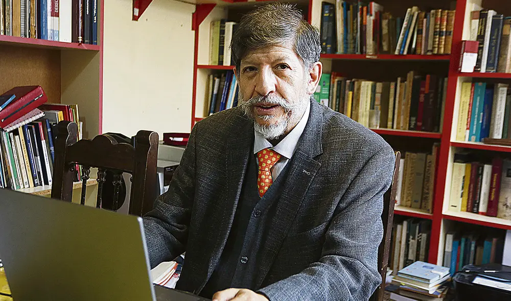 Recomendación. Magistrado Carlos Ramos sostuvo que debe primar un equilibrio de poderes entre el Ejecutivo y el Legislativo. Foto: Félix Contreras/La República