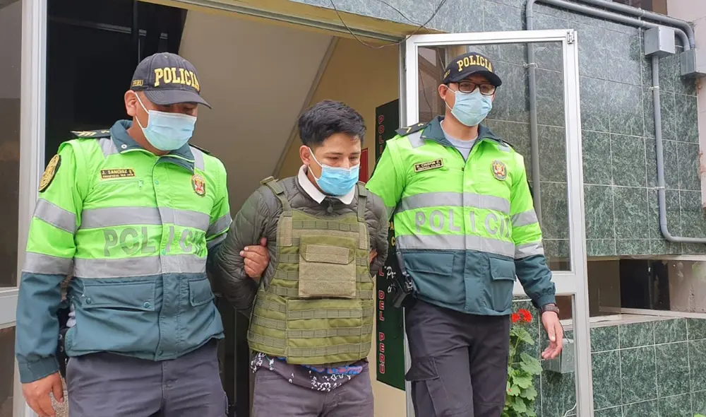 Sujeto robaba a plena luz del día en una motocicleta. Foto: Johann Klug/ URPI-LR Sujeto robaba a plena luz del día en una motocicleta. Foto: Johann Klug/ URPI-LR