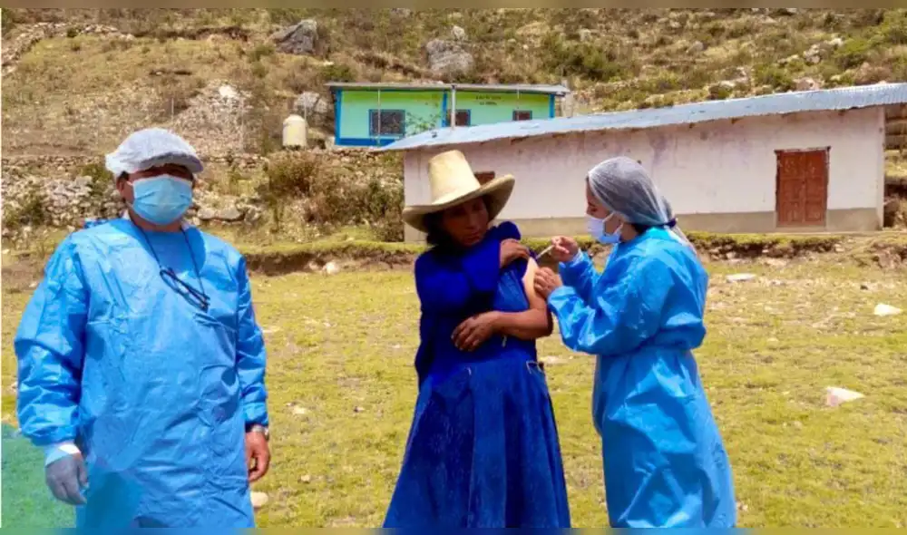 Mesías Guevara remarcó que brigadas de salud vacunan en la zona rural. Foto: Gobierno Regional de Cajamarca Mesías Guevara remarcó que brigadas de salud vacunan en la zona rural. Foto: Gobierno Regional de Cajamarca