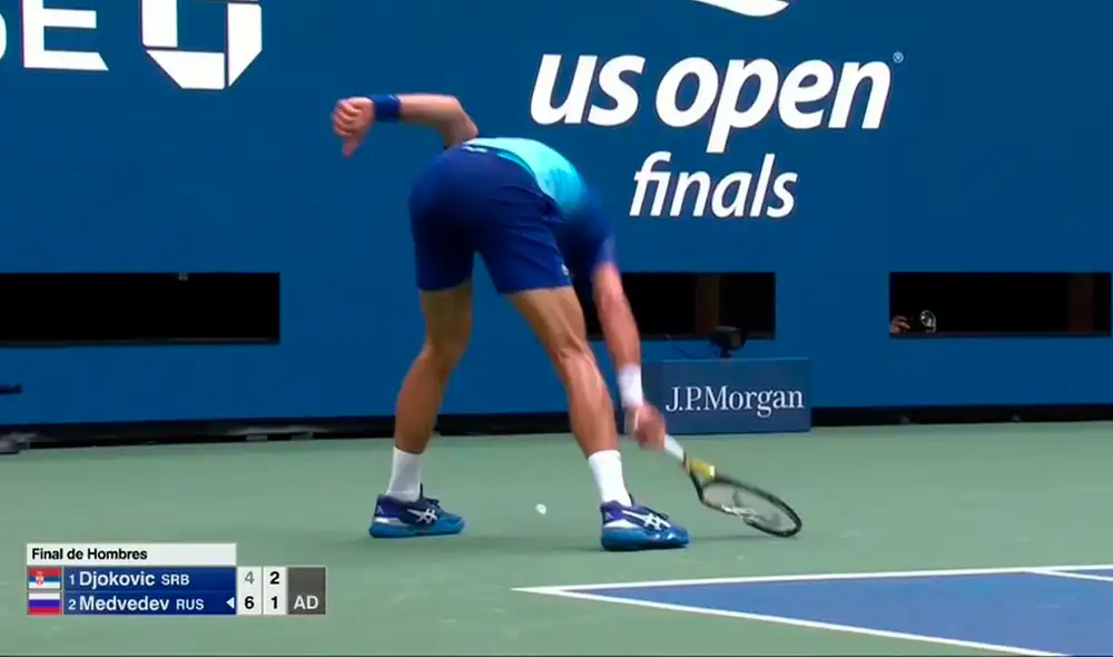 Djokovic destroza su raqueta en la final del US Open. Foto: ESPN
