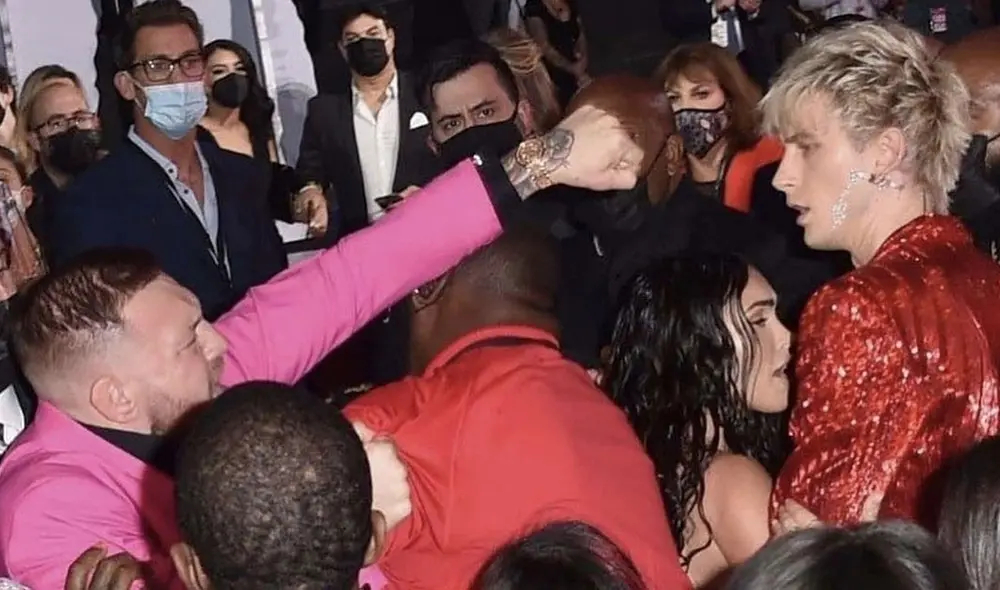 La gresca entre Connor McGregor y Machine Gun Kelly habría iniciado luego que luchador habría sido negado de tomarse una foto con Megan Fox. Foto: captura/Twitter