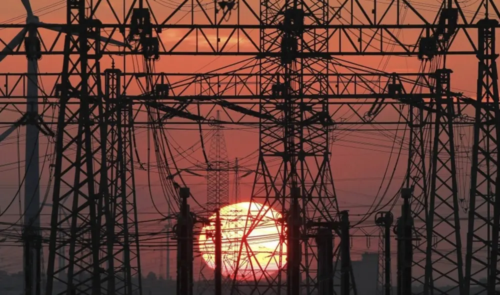 Electricidad al alza en Europa. Al panorama de factores para impulsar los precios se sumó un aumento de la demanda y una menor producción con energías renovables. Foto: EFE