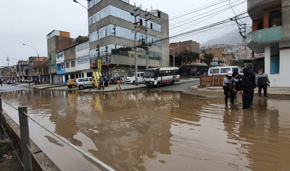Vecinos esperan que situación mejore pronto y se restablezca el servicio de agua. Foto: María Pía Ponce / URPI-LR