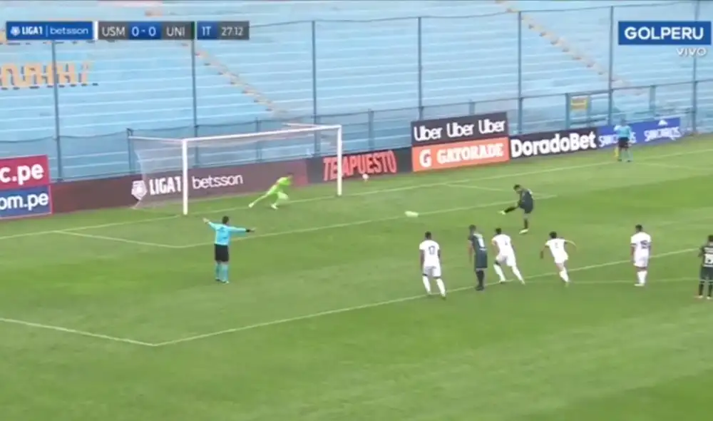 Ynamine le atajó el remate desde los doce pasos a Valera. Foto: Captura GolPerú Ynamine le atajó el remate desde los doce pasos a Valera. Foto: Captura GolPerú