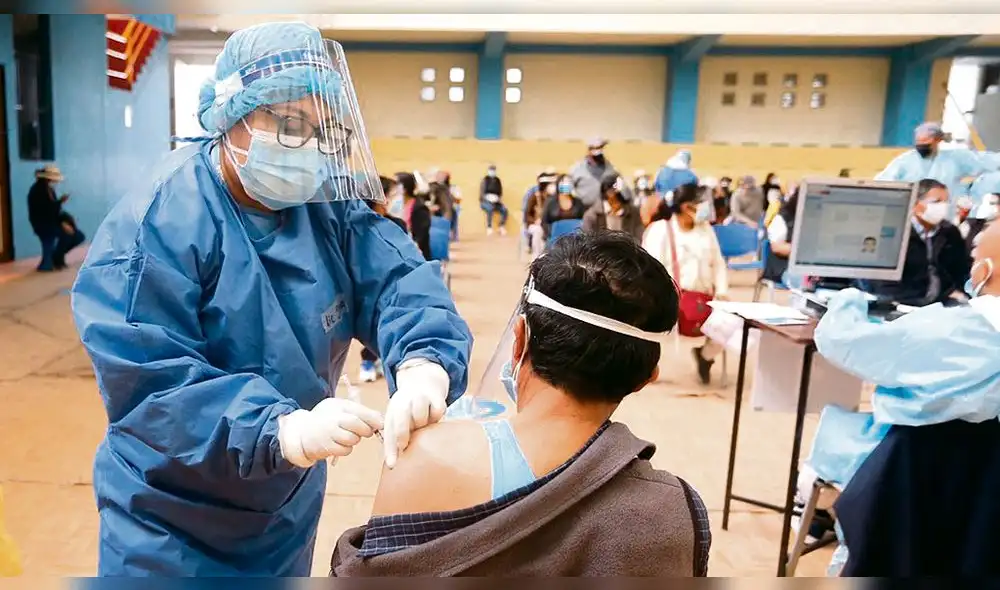 En debate. Personal de salud pide que se les coloque una dosis de refuerzo pese a que no esta probado científicamente. En debate. Personal de salud pide que se les coloque una dosis de refuerzo pese a que no esta probado científicamente.