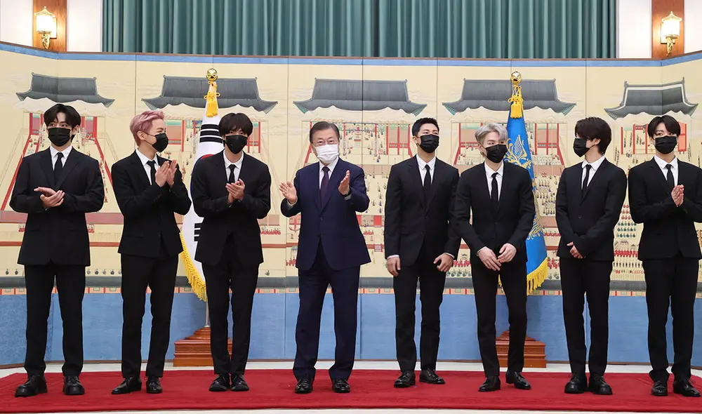 Luego de un año, el grupo BTS volvió a reunirse con el presidente de Corea del Sur. Foto: Blue House/Yonhap
