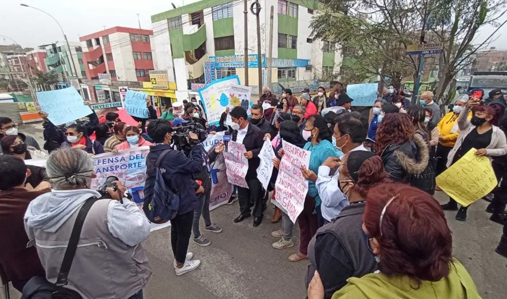 Vecinos llevan diez días sin el servicio del agua potable. Foto: Jessica Merino / URPI-LR