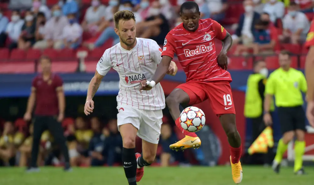 Sevilla y RB Salzburgo se enfrentan en el Estadio Ramón Sánchez Pizjuán. Foto: EFE