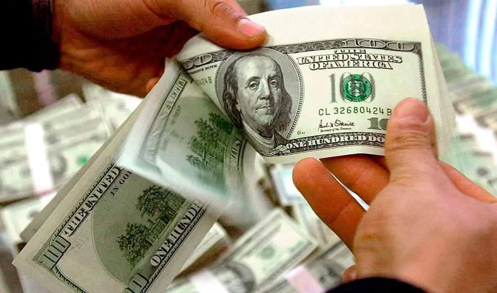 El dólar BCV sirve como referencia para gran cantidad de personas en Venezuela. Foto: AFP El dólar BCV sirve como referencia para gran cantidad de personas en Venezuela. Foto: AFP