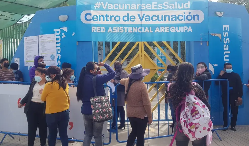 Problemas se registraron en el coliseo El Olimpito del distrito de Bustamante y Rivero. Foto: URPI/Alexis Choque Problemas se registraron en el coliseo El Olimpito del distrito de Bustamante y Rivero. Foto: URPI/Alexis Choque