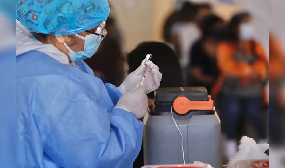 Adolescentes serán inoculados con la vacuna Pfizer. Foto: Oswald Charca/La República