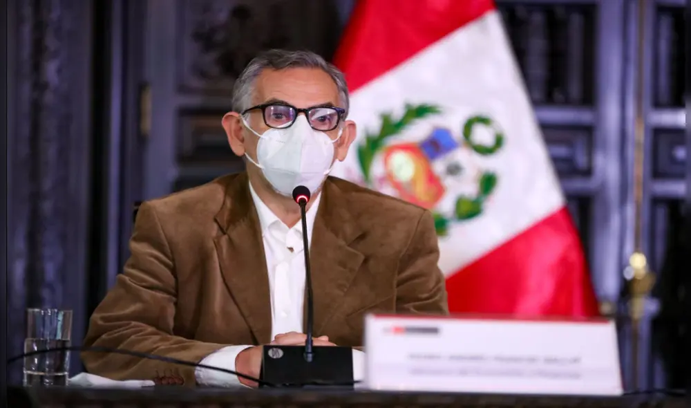 El titular del MEF, Pedro Francke, expresó que pese a bajar de categoría según Moodys, en el mercado global tenemos mejor presencia que otras naciones de la región. Foto: LR