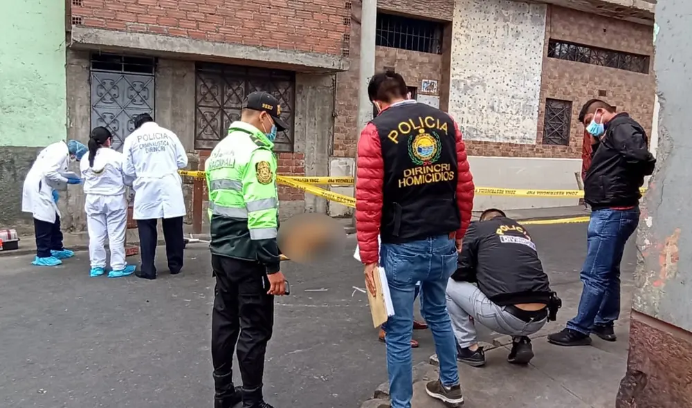 Sujeto recibió dos impactos de bala cuando estaba a punto de llegar a su vivienda. Foto: Mary Luz Aranda / URPI – LR Sujeto recibió dos impactos de bala cuando estaba a punto de llegar a su vivienda. Foto: Mary Luz Aranda / URPI – LR