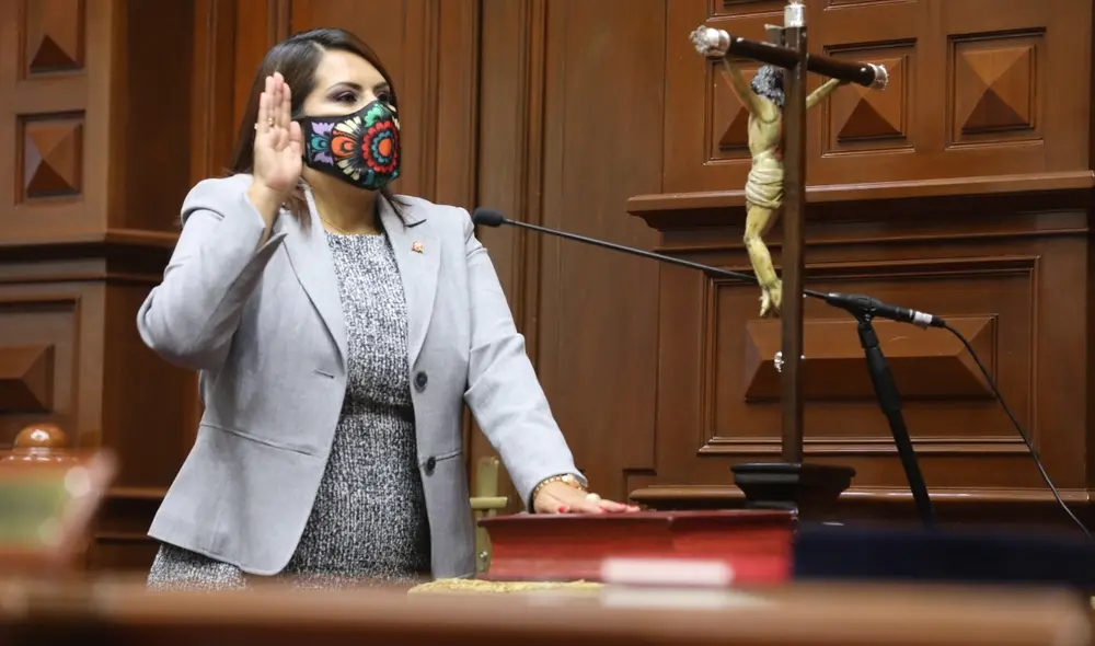 La representante de Podemos Perú cuestionó los actos de terrorismo. Foto: Congreso de la República.