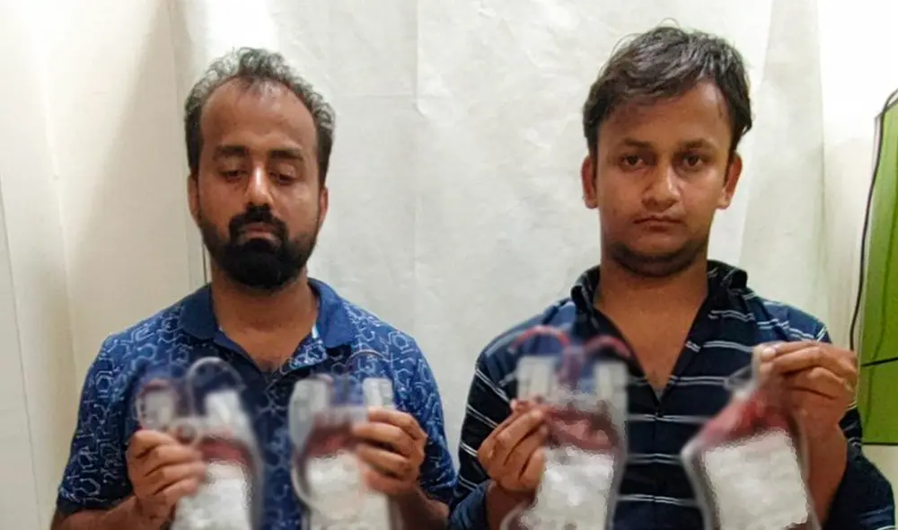 El médico Abhay Pratap Singh y su cómplice vendían sangre humana adulterada. Foto: UPSTF El médico Abhay Pratap Singh y su cómplice vendían sangre humana adulterada. Foto: UPSTF