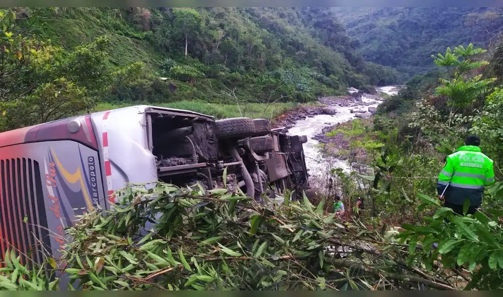 Puno. Policía llegó a la zona para iniciar las investigaciones del siniestro en San Gabán. Foto: David Vargas Puno. Policía llegó a la zona para iniciar las investigaciones del siniestro en San Gabán. Foto: David Vargas