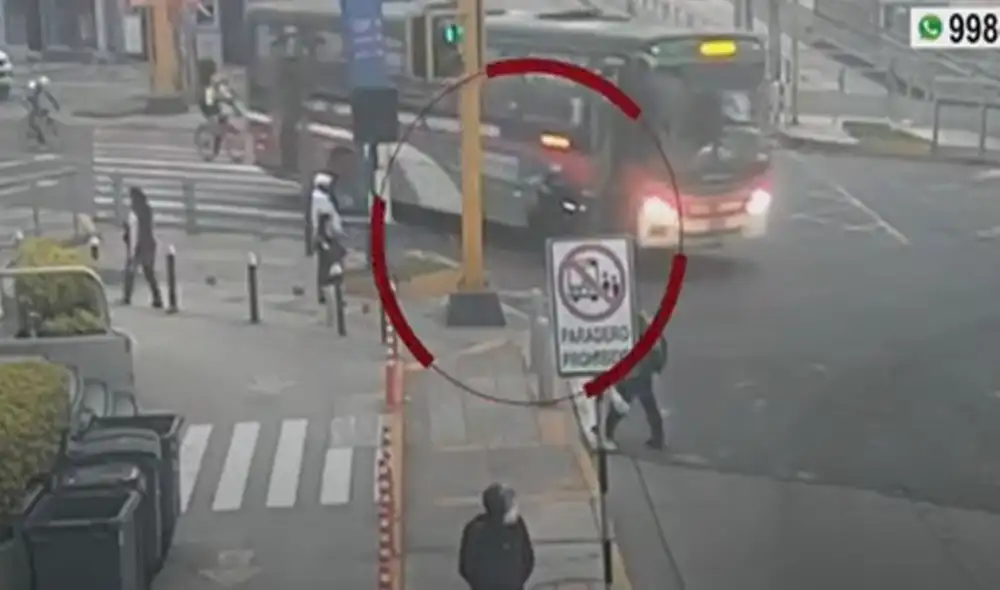 Testigos evitaron que sujeto huya del lugar. Foto: captura de América