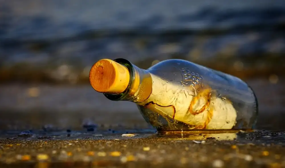 Los estudiantes soltaron al mar más de 700 botellas entre 1984 y 1985 . Foto: Pixabay Los estudiantes soltaron al mar más de 700 botellas entre 1984 y 1985 . Foto: Pixabay
