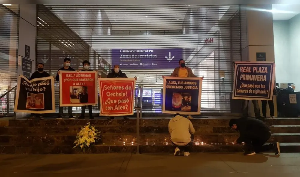 Familiares protestaron por segunda vez en los exteriores del Real Plaza Primavera, en San Borja. Foto: Mary Luz Aranda/URPI-LR