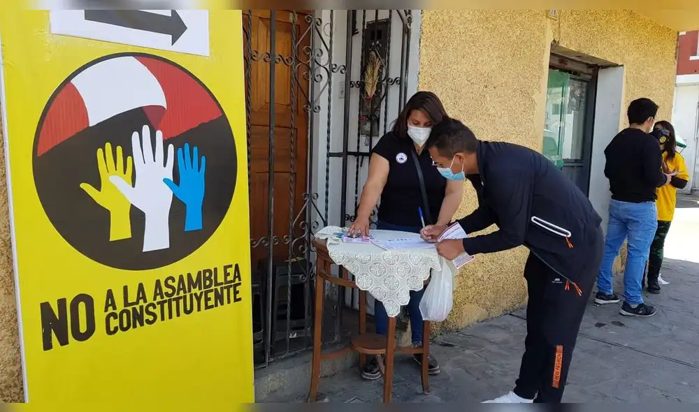 Arequipa. Recolección de firmas continúa en el distrito de Tiabaya. Foto: Wilder Pari / URPI Arequipa. Recolección de firmas continúa en el distrito de Tiabaya. Foto: Wilder Pari / URPI