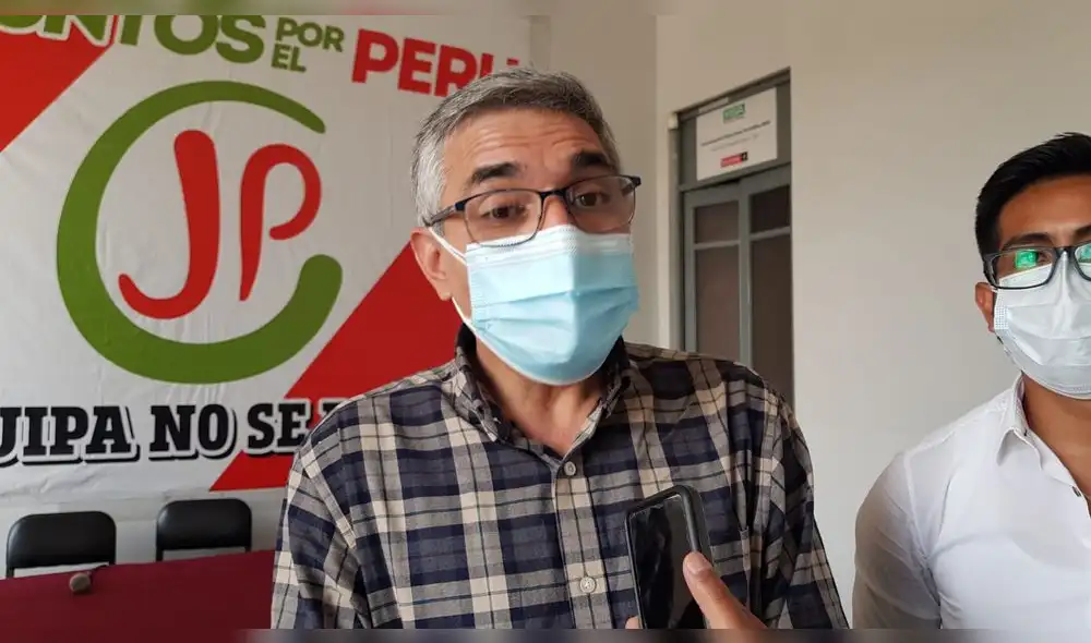 Arequipa. Fernando Zeballos destacó las cualidades del exrector de la Universidad Nacional de San Agustín. Foto: Wilder Pari / URPI