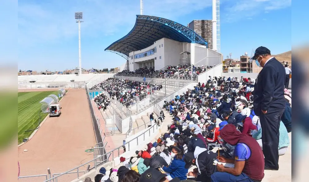 El exámen convocó a cientos dejóvenes ansiosos de seguir una carrera universitaria Foto: La República El exámen convocó a cientos dejóvenes ansiosos de seguir una carrera universitaria Foto: La República