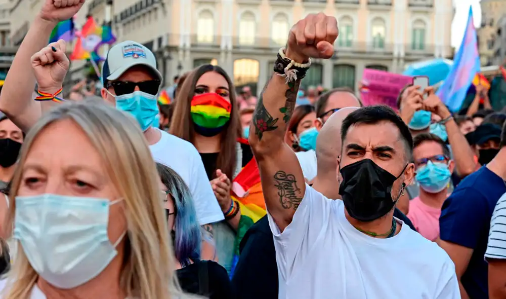En la manifestación, un grupo de personas LGTBIQ+ se enfrentó con arengas a los neonazis que gritaban discursos de odio. Foto: EFE
