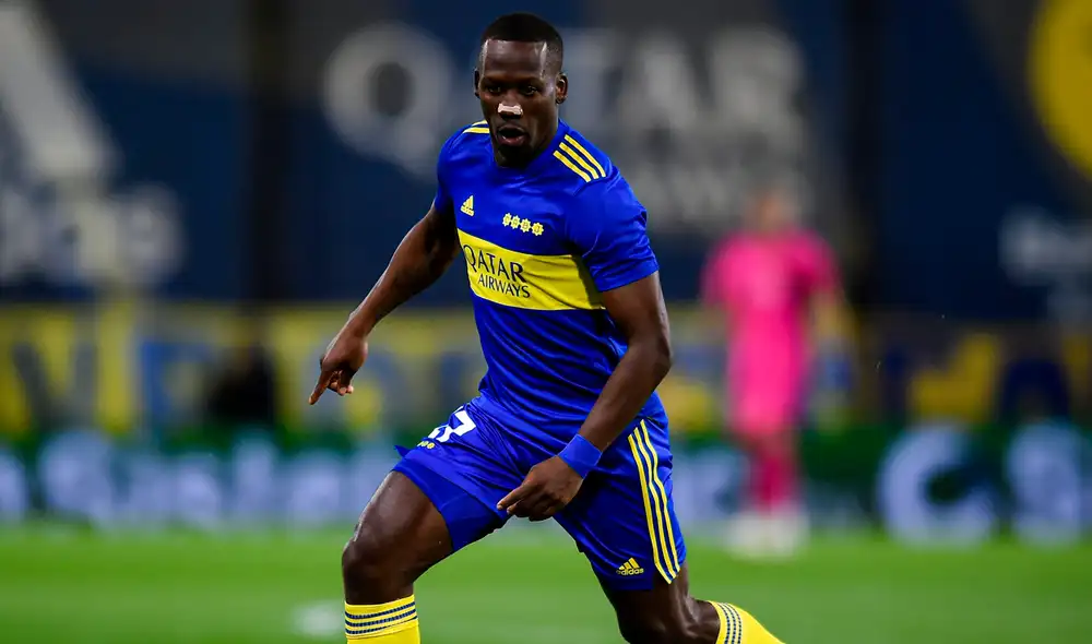 Luis Advíncula fue insultado por uno de los asistentes en el Boca Juniors vs. Atlético Tucumán. Foto: Twitter Luis Advíncula fue insultado por uno de los asistentes en el Boca Juniors vs. Atlético Tucumán. Foto: Twitter