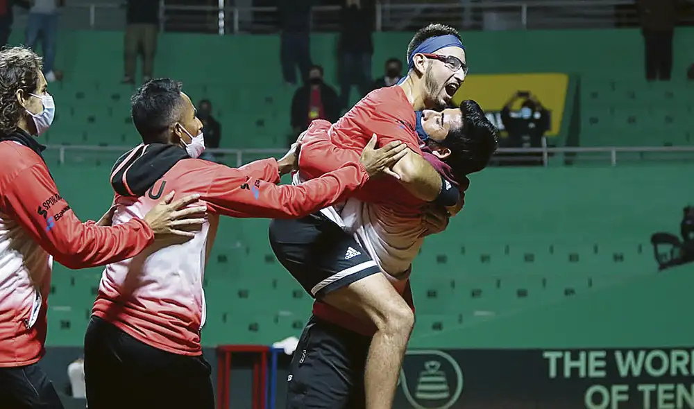 En ascenso. Nico Álvarez, de 25 años, sentenció la serie a favor del conjunto peruano. Foto: Tenis al Máximo / Video: Natalia Delgado/Twitter.