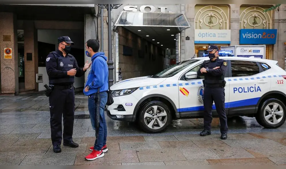 La Policía se acercó al bar y detuvo a los atacantes, quienes contaban con antecendentes. Foto: diario La voz de Galicia/referencial La Policía se acercó al bar y detuvo a los atacantes, quienes contaban con antecendentes. Foto: diario La voz de Galicia/referencial