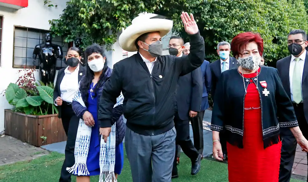 Pedro Castillo en su última actividad oficial en México, junto a la primera dama, Lilia Paredes. Foto: Presidencia