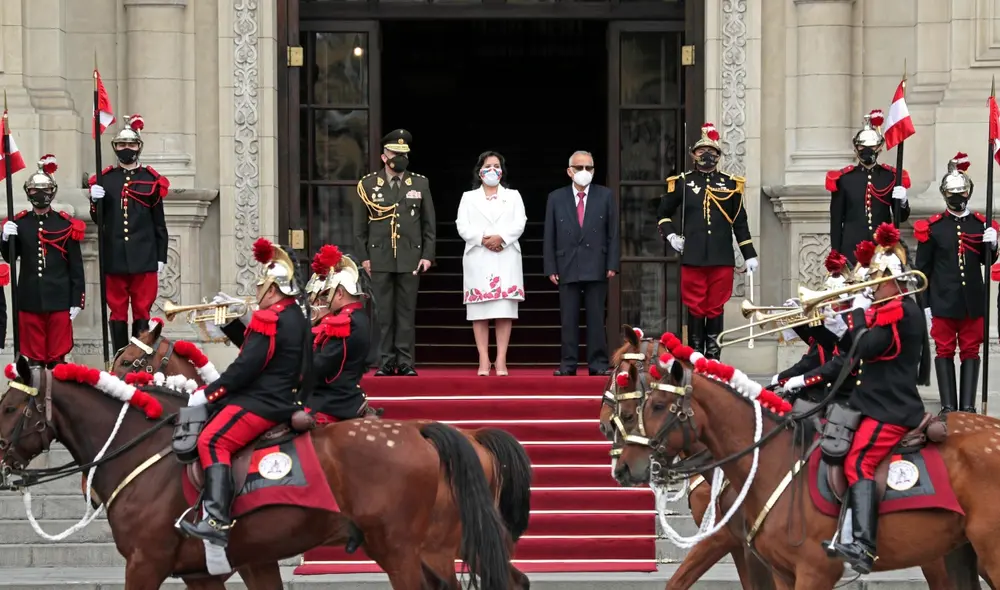 La presidenta encargada Dina Boluarte estuvo acompañada del ministro de Justicia y Derechos Humanos, Aníbal Torres, y el jefe de la Casa Militar, Miguel Herrera. Foto: Presidencia La presidenta encargada Dina Boluarte estuvo acompañada del ministro de Justicia y Derechos Humanos, Aníbal Torres, y el jefe de la Casa Militar, Miguel Herrera. Foto: Presidencia